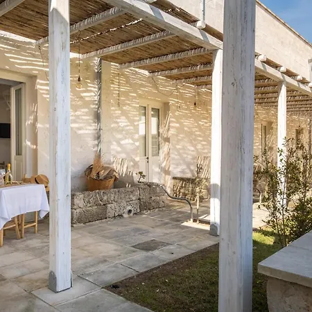 מלון Masseria Rauccio 4*