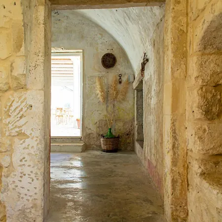 Hotel Masseria Rauccio 4*