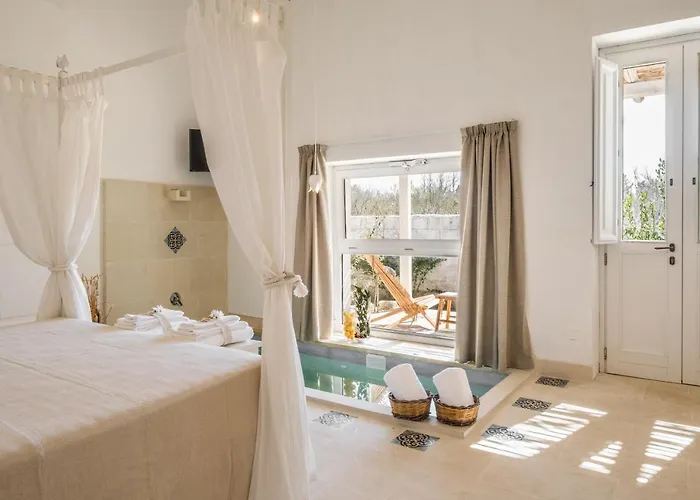 Hotel Masseria Rauccio 4*