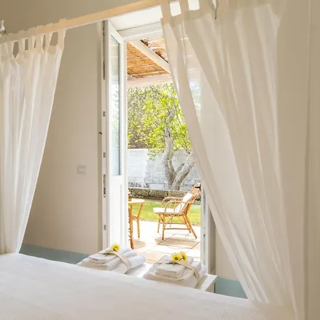 Hotel Masseria Rauccio 4*