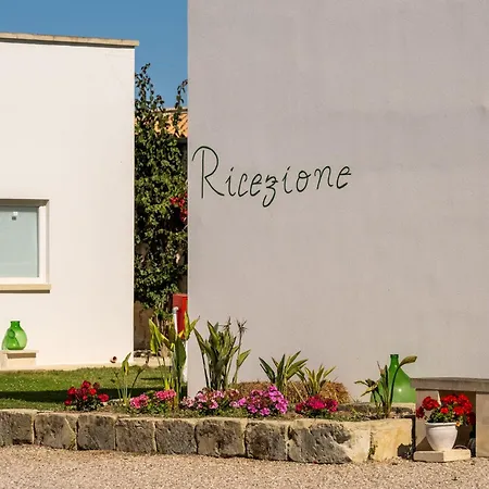 Hotel Masseria Rauccio 4*