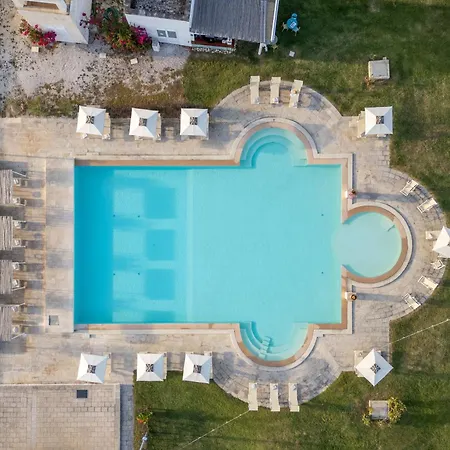 Hotel Masseria Rauccio 4*