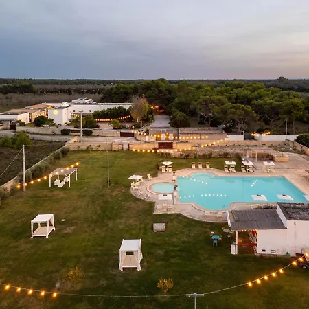 Hotel Masseria Rauccio 4*