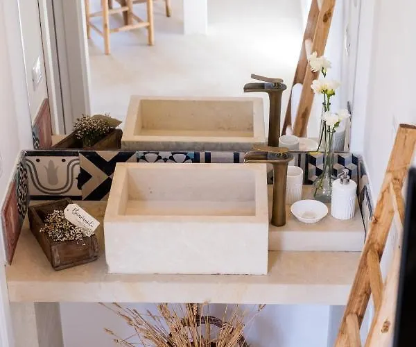 Hotel Masseria Rauccio 4*